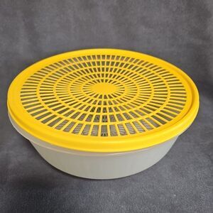 VINTAGE TUPPERWARE 10" CLEAR COLANDER STRAINER BOWL #1835 WITH YELLOW LID #1836